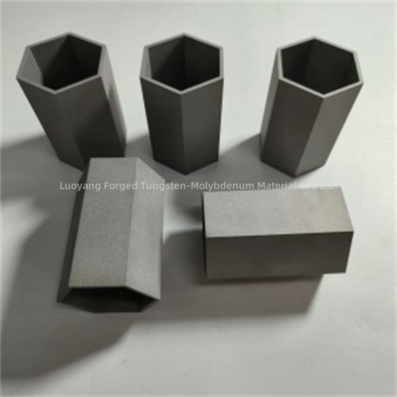 What are the distinguishing features of tungsten steel?